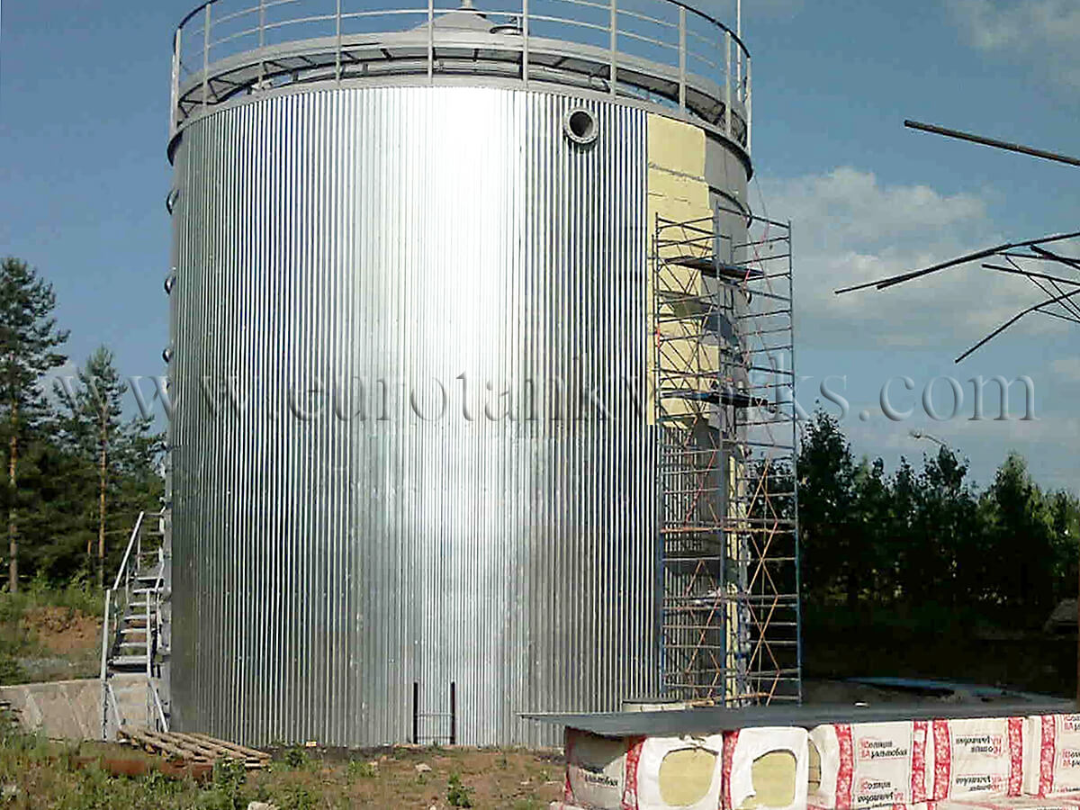 Aislamiento de tanques para almacenamiento de agua caliente.