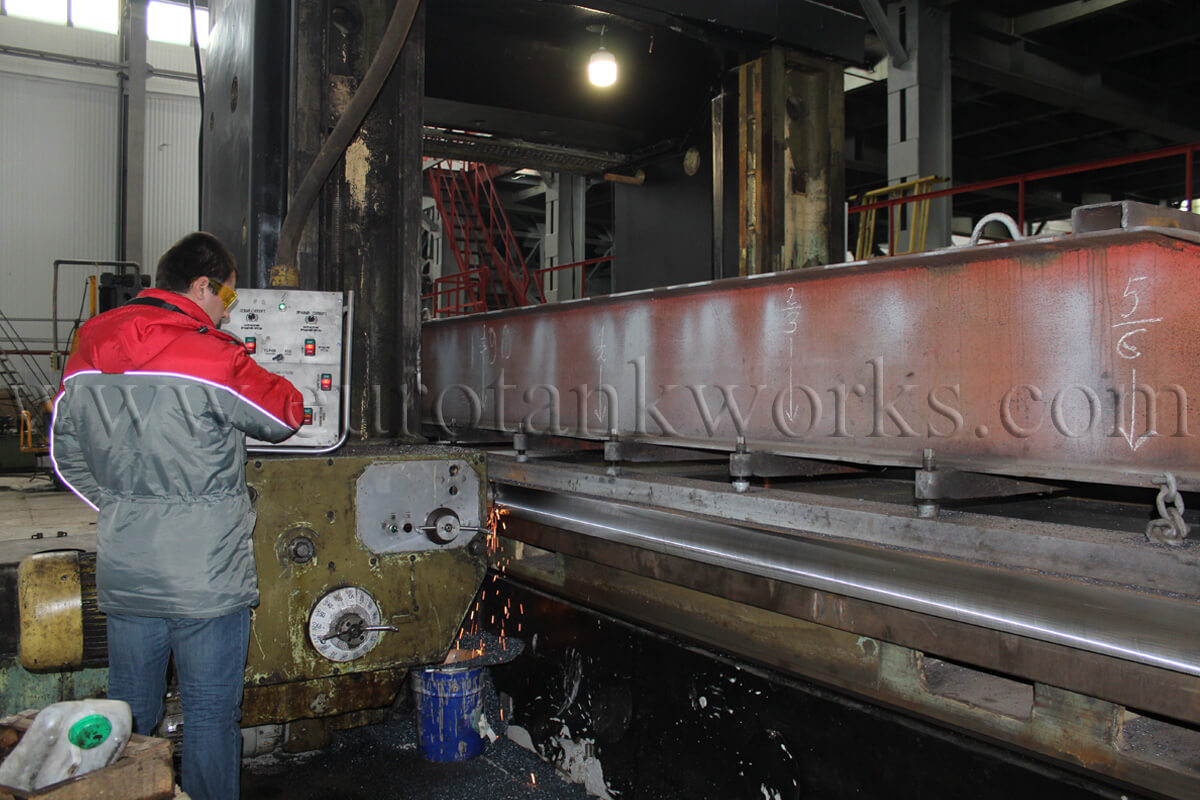 Equipos de fabricación de tanques de acero.